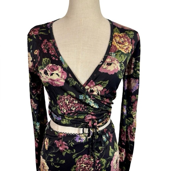 Rouje Paris 2 pc Set: Sade Wrap Top & Caro Skirt in Jardin D'Atomne Noir 34/US2 - Picture 7 of 16